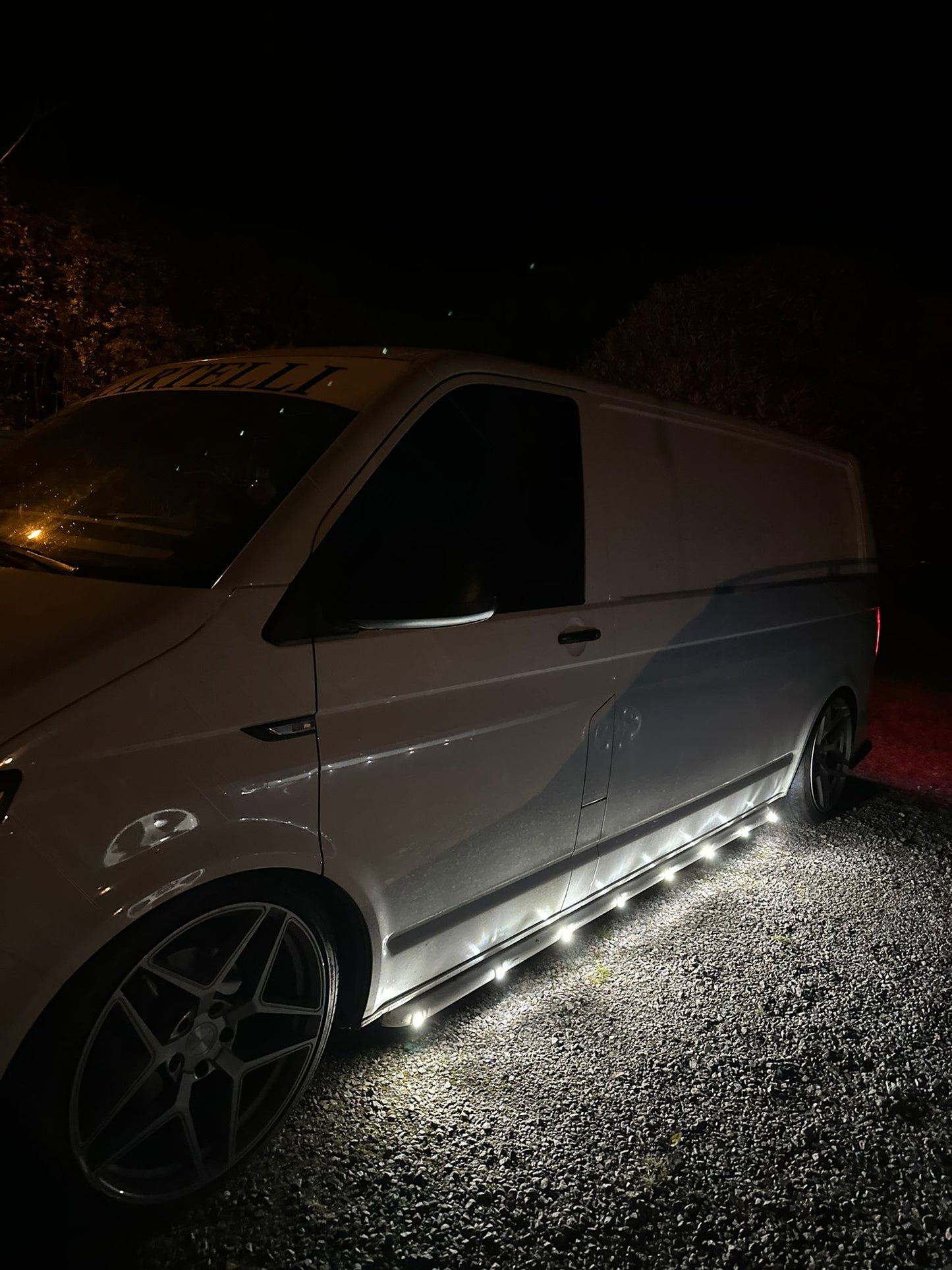 Kaareva Led-Äärivalo: Keltainen, Valkoinen, Punainen